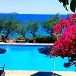 Daire Douka Sea Front Residencies *