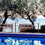 Douka Sea Front Residencies Daire *