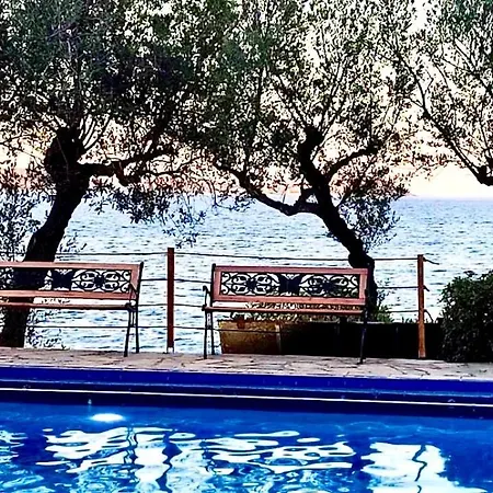 Douka Sea Front Residencies Apartament *