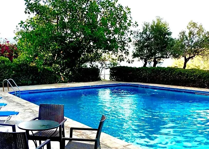 Douka Sea Front Residencies 아파트 모넴바시아