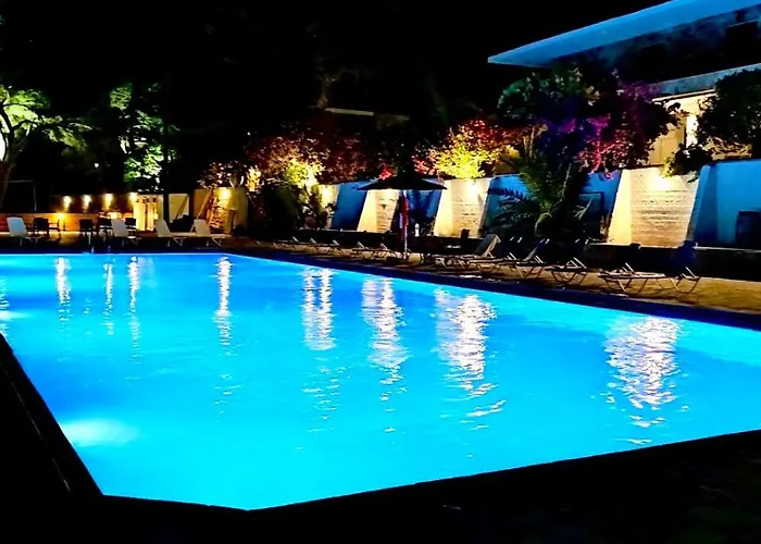 아파트 Douka Sea Front Residencies 모넴바시아