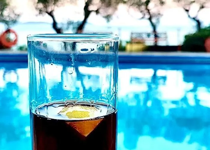 Douka Sea Front Residencies 아파트 모넴바시아