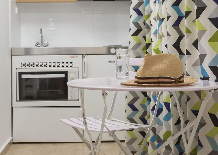 아파트 Douka Sea Front Residencies 모넴바시아